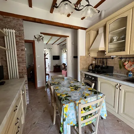 Lejlighed A Casa Di Nonna Elza *